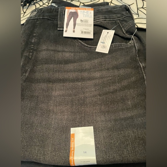Women's Black Wash Jeans, size 14, Time & Tru, High Rise Curvy, NWT, stretchy - Picture 4 of 5